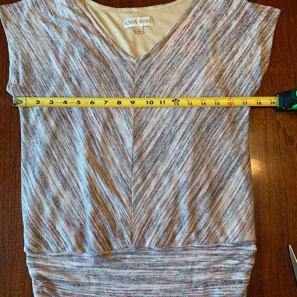 EUC Women’s Knox Rose top size Small - Picture 9 of 9